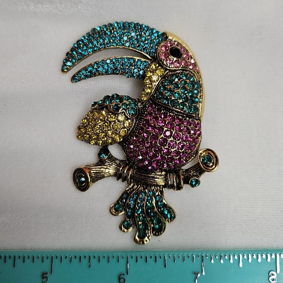 unbranded Jewelry - Large Bird Toucan Blue Purple Brooch Retro Style Pin Rhinestone Sparkling NWOT